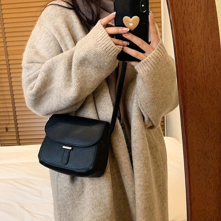 Amelia - Retro Saddle Crossbody Bag