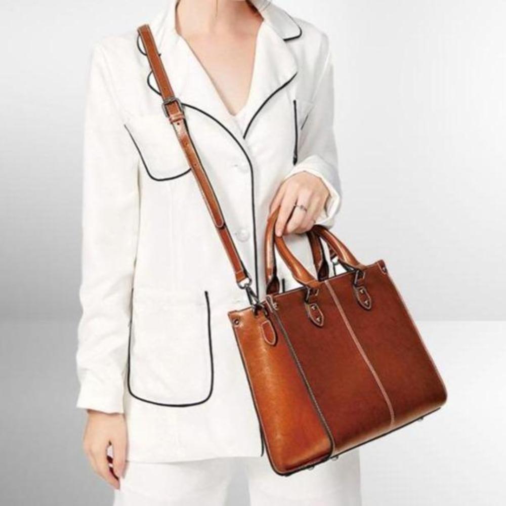 Lisa -  Elegant Tote Bag