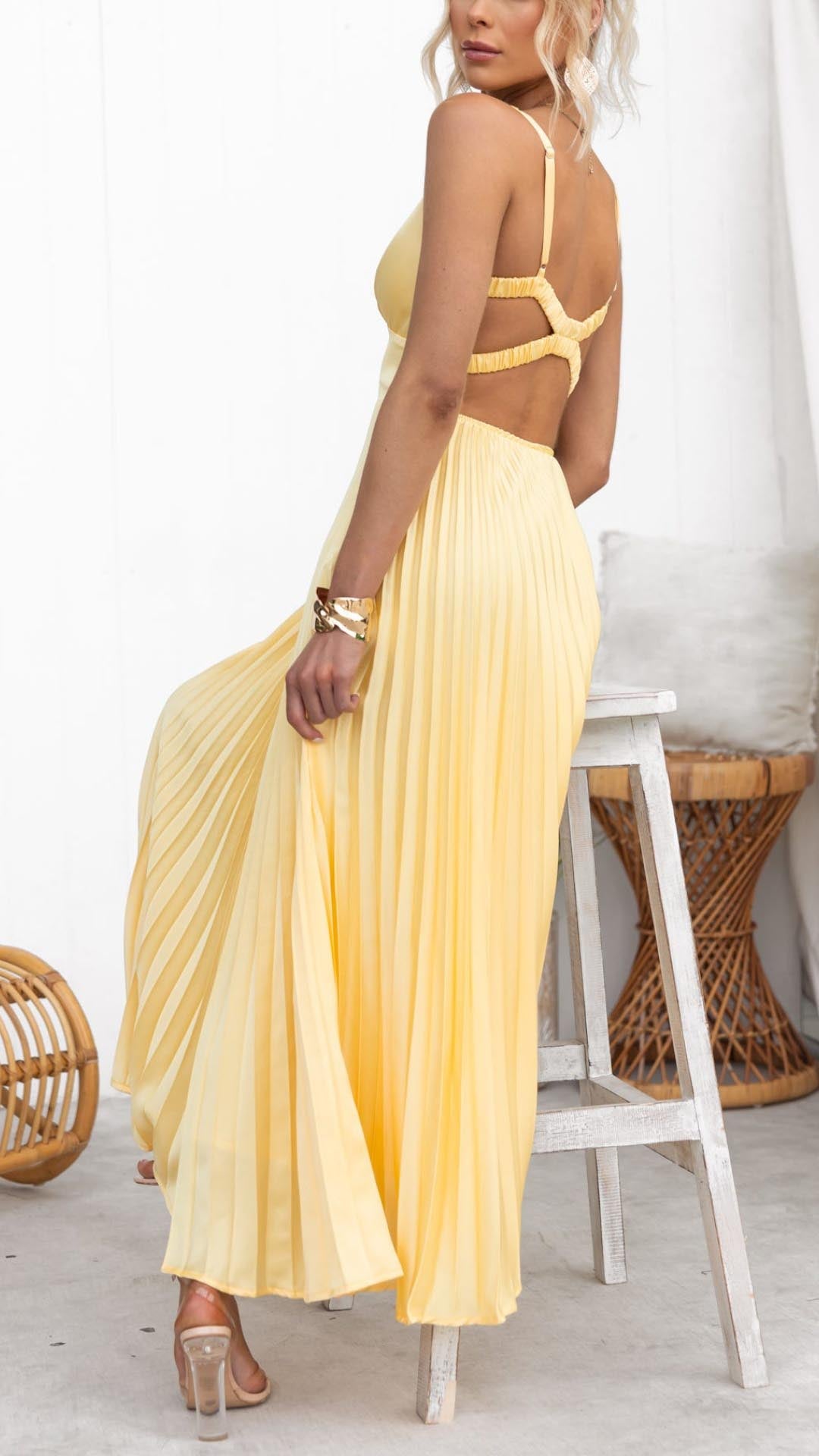 Joanne - Elegant Pleated V-Neck Maxi Dress